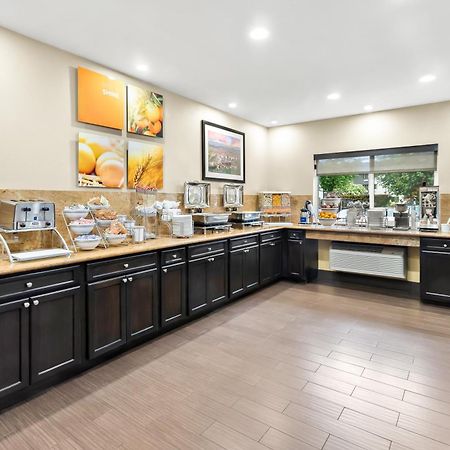 Comfort Suites Portland Airport Экстерьер фото