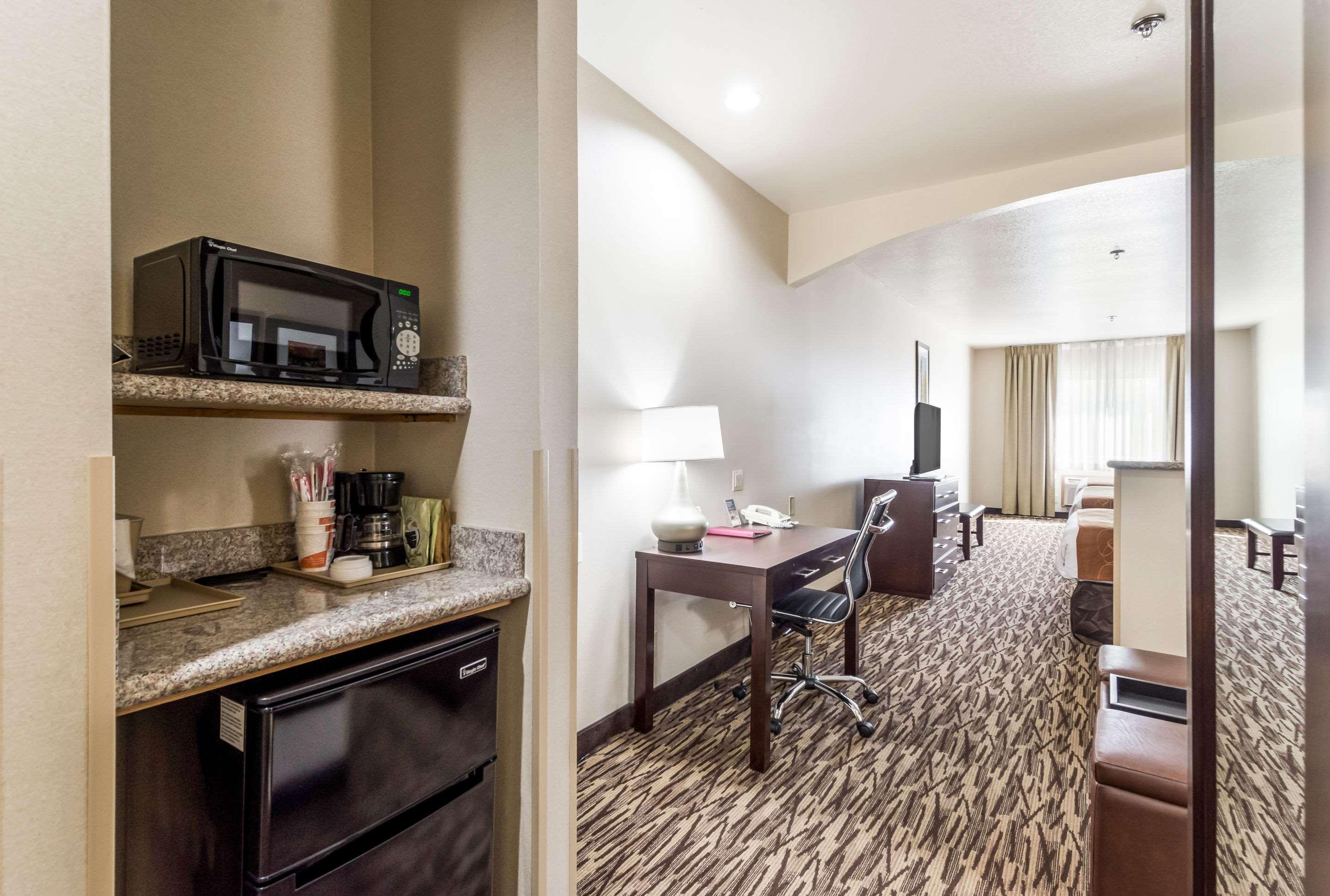 Comfort Suites Portland Airport Экстерьер фото