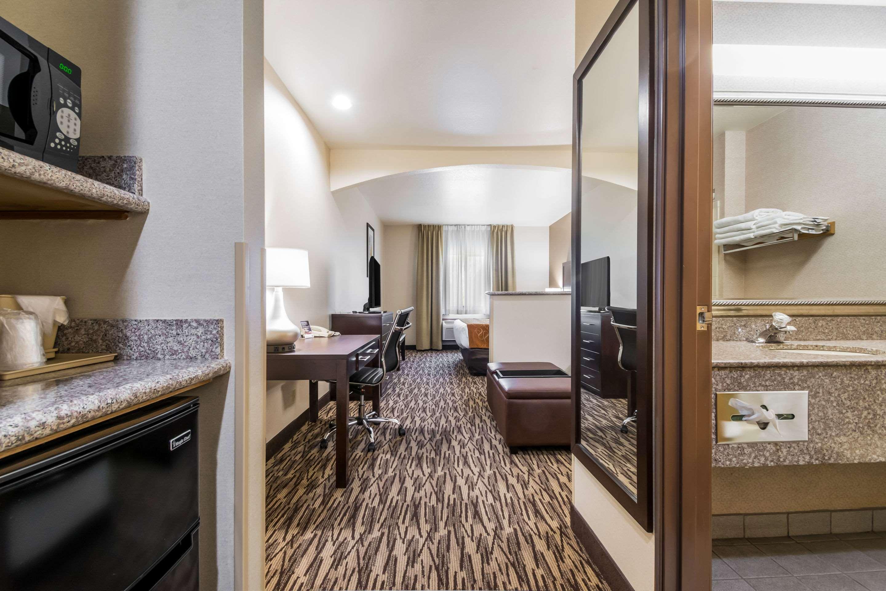 Comfort Suites Portland Airport Экстерьер фото