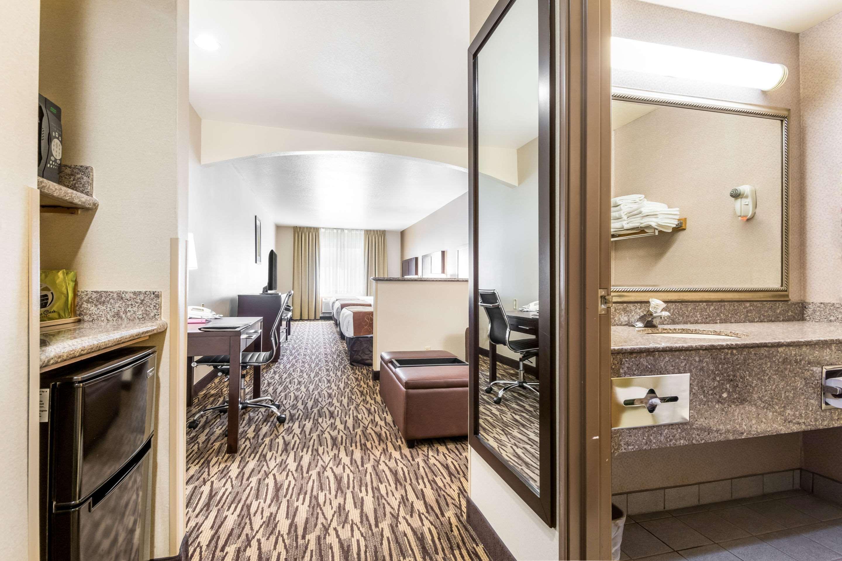 Comfort Suites Portland Airport Экстерьер фото