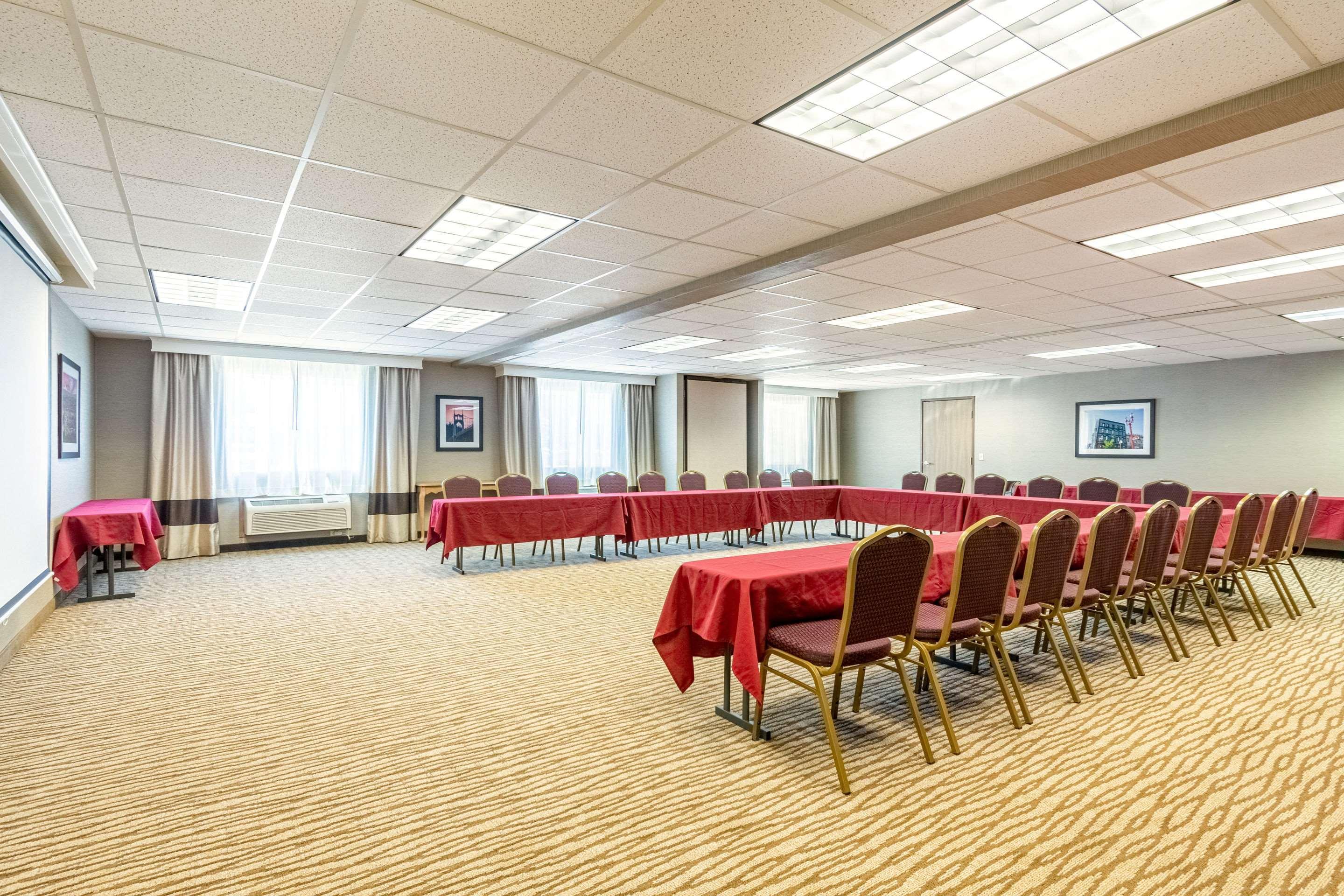 Comfort Suites Portland Airport Экстерьер фото