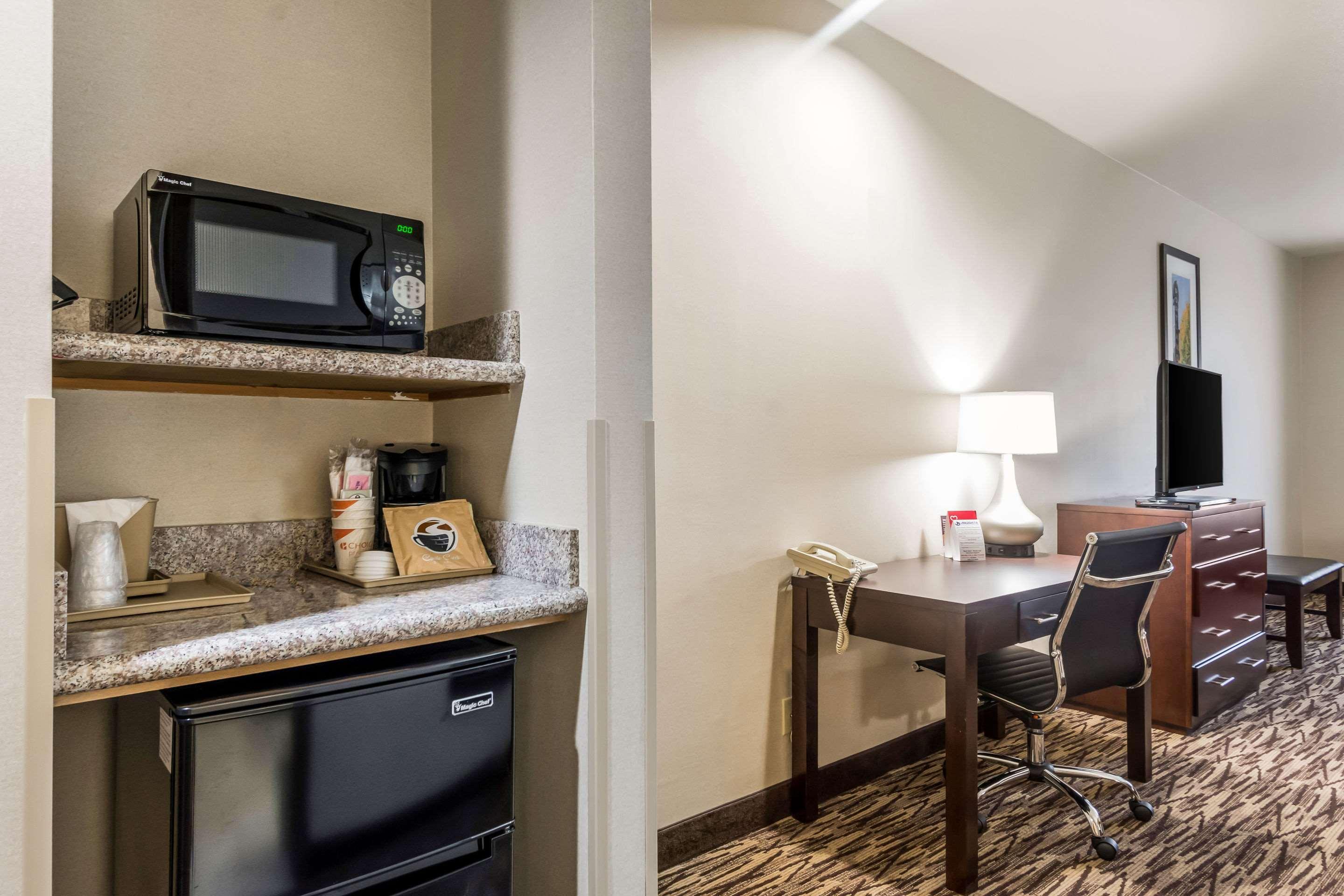 Comfort Suites Portland Airport Экстерьер фото