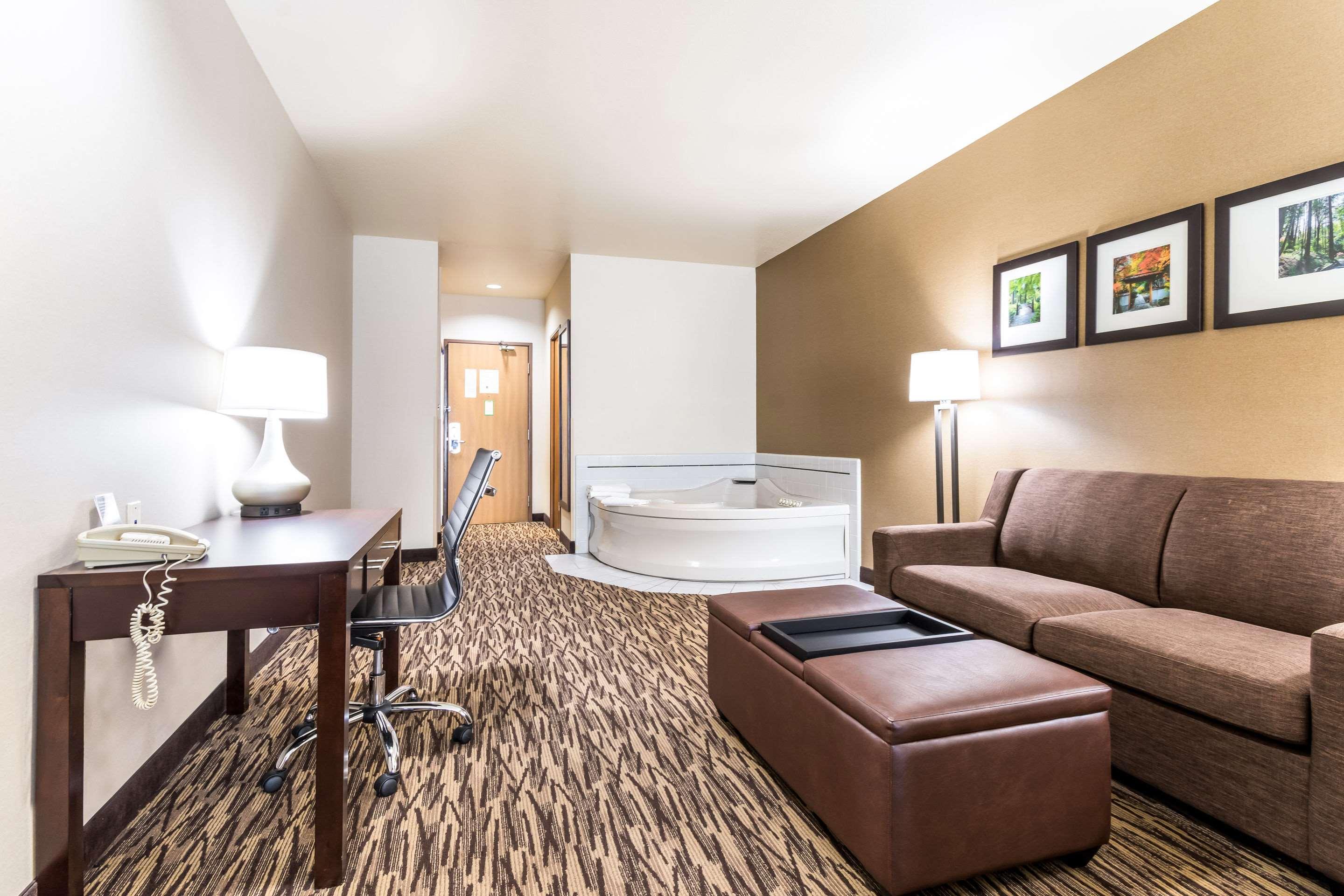 Comfort Suites Portland Airport Экстерьер фото