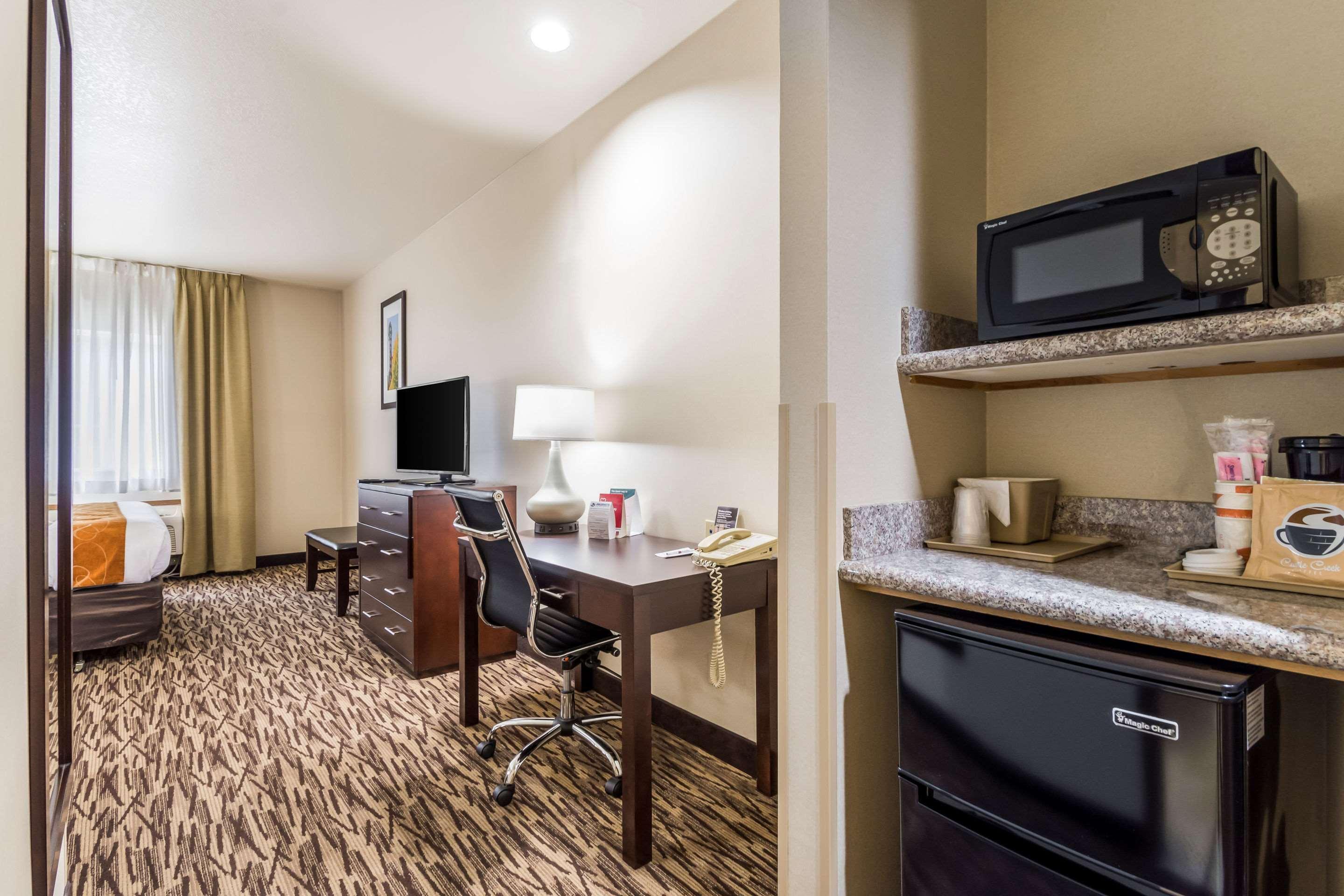 Comfort Suites Portland Airport Экстерьер фото