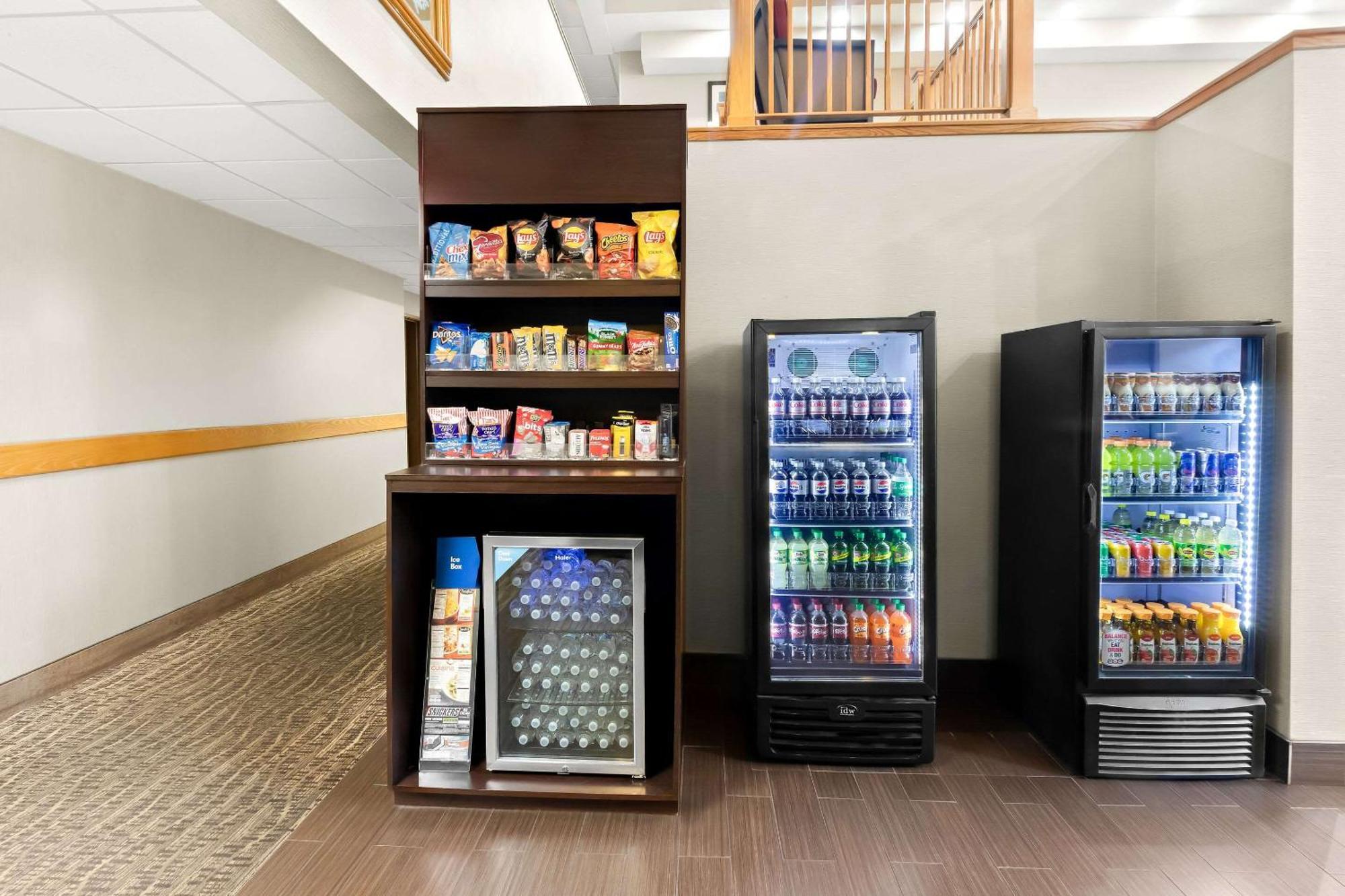 Comfort Suites Portland Airport Экстерьер фото