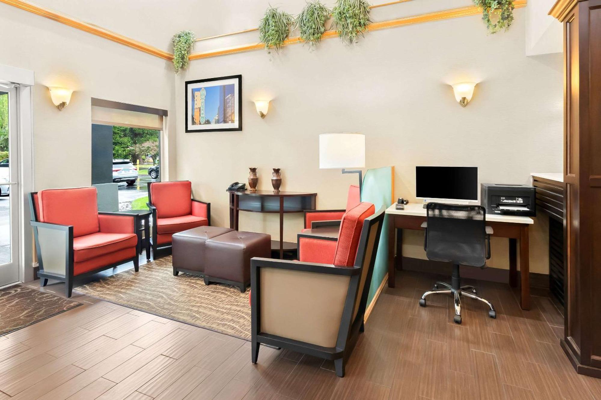 Comfort Suites Portland Airport Экстерьер фото